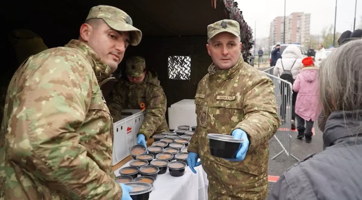 Au fost 2.700 de porții de fasole cu ciolan și varză murată, gătite la popota militară