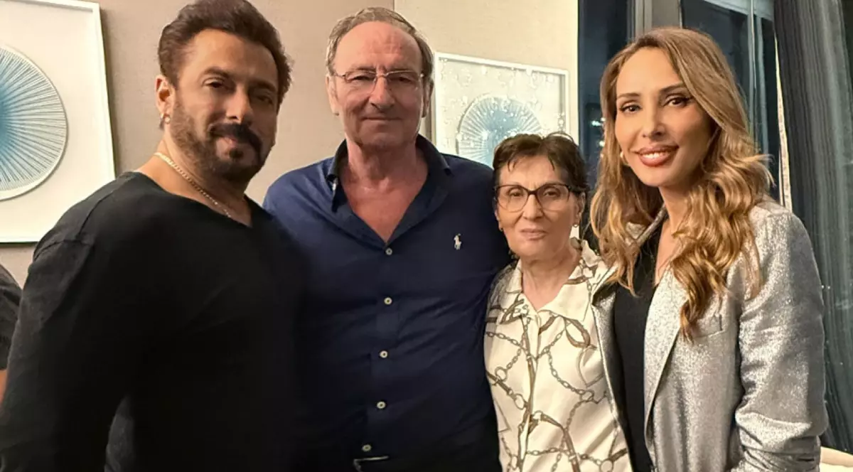 Salman Khan alături de Iulia Vântur și părinții acesteia