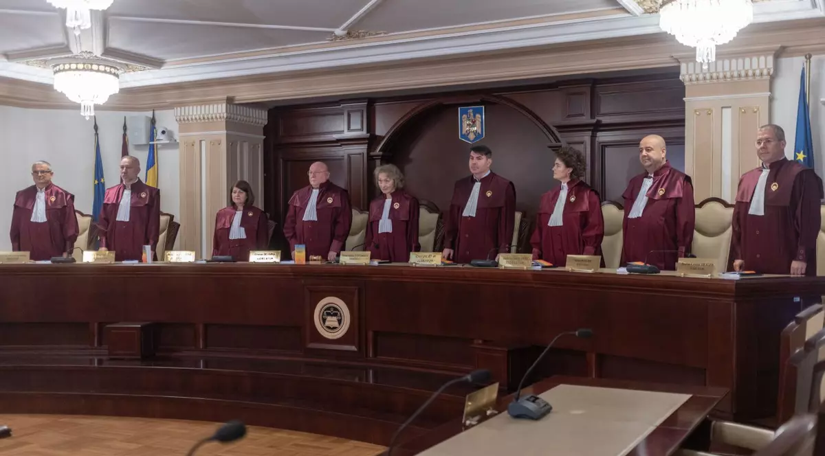 CCR este formată din 9 judecători. Dintre aceștia, 4 sunt puși de PSD