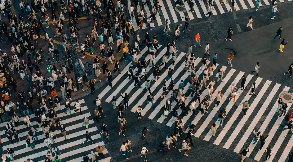 Tokyo, Japonia - 2 mai 2025 Trecere de pietoni și luminile orașului Shibuya, Tokyo, Japonia.