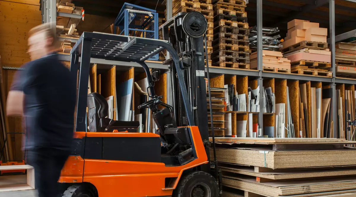 Șoferii, lucrătorii în depozit, casierii, mecanicii și personalul pentru curățenie sunt cei mai căutați candidați fără studii superioare ai momentului