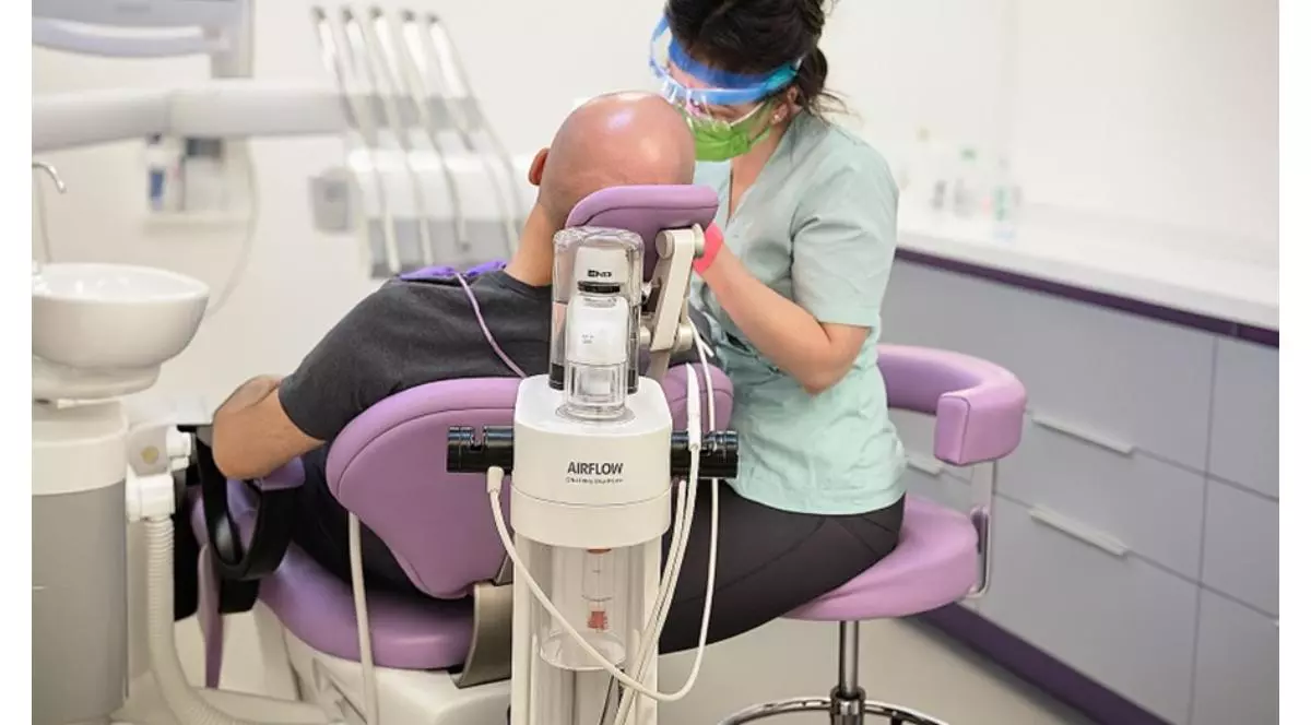 Vrei dinți ficși în 24 de ore? Află dacă această procedură ți se potrivește, direct de la specialiștii Ideal Dental