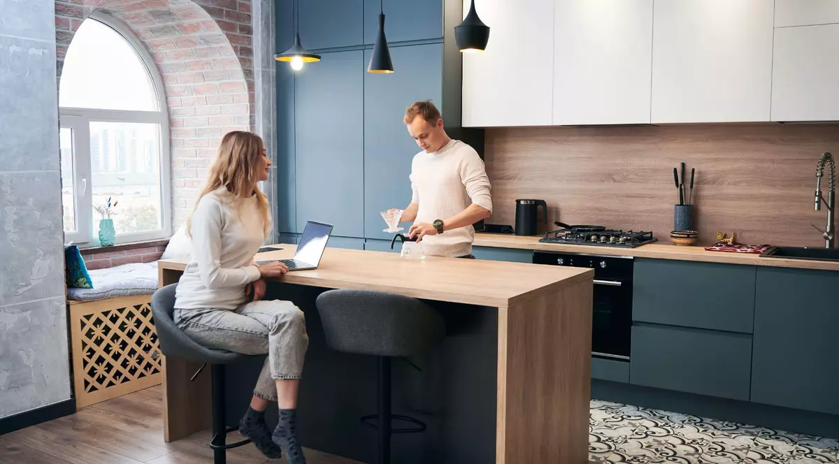 Renovarea bucătăriei: detaliile care fac diferența între un spațiu banal și unul premium