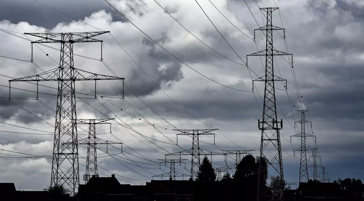 Zeci de mii de oameni din Prahova au rămas fără curent electric din cauza viscolului. Fotografie ilustrativă: Hepta