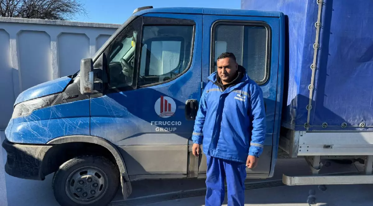 Povestea lui Ali, pakistanezul care lucrează ca șofer în Prahova: „Am învățat limba și mă descurc. Muncesc pentru cei 4 copii mici de acasă”