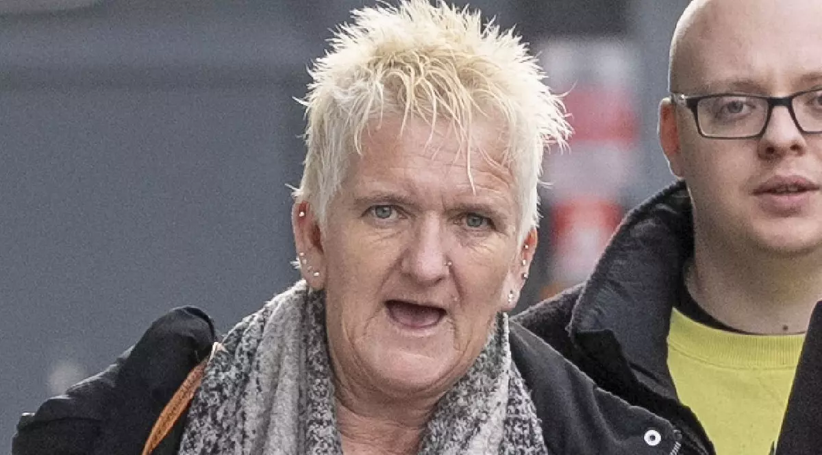 „Vrăjitoarea” Amanda a ținut o tânără sclavă timp de 25 de ani, în Anglia: „O lovea cu un băț de mătură. I-a scos dinții. Baie, o dată pe an!”