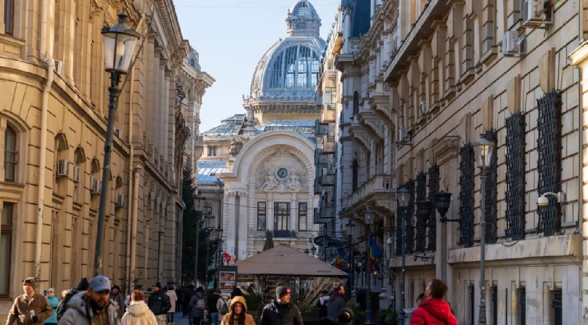 București, România — 18 ianuarie 2025: Vedere a clădirii băncii CEC (Casa Economiilor și Depozitelor).