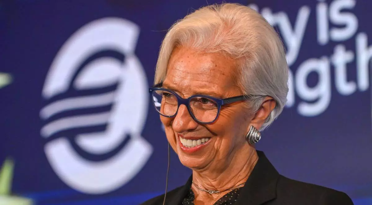 SOFIA, BULGARIA - 4 NOIEMBRIE 2025: Portretul președintei Băncii Centrale Europene, Christine Lagarde, zambeste in timp ce vorbeste în cadrul evenimentului „Bulgaria la ușa