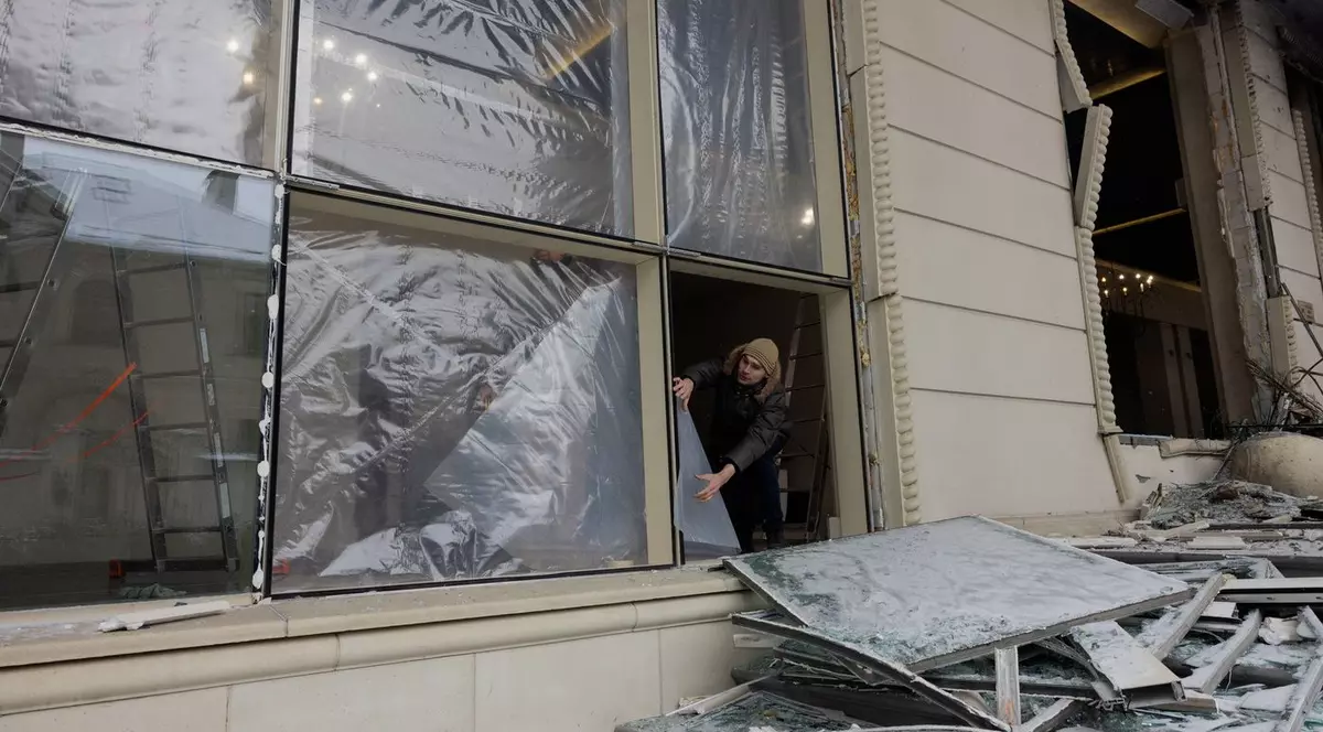 Clădire din Kiev avariată în urma atacului aerian nocturn efectuat de ruși Foto: Profimedia