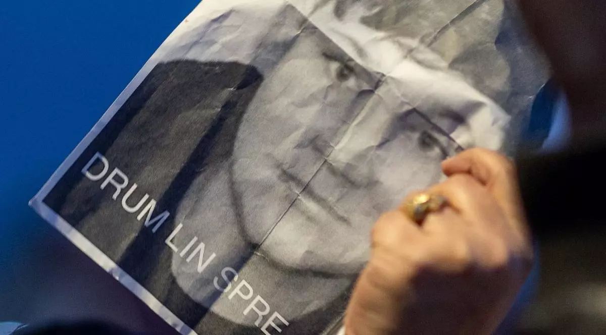 Ucigașul lui Mario Berinde a fost mutat împreună cu familia după ce 150 de oameni au protestat în fața casei bunicilor săi