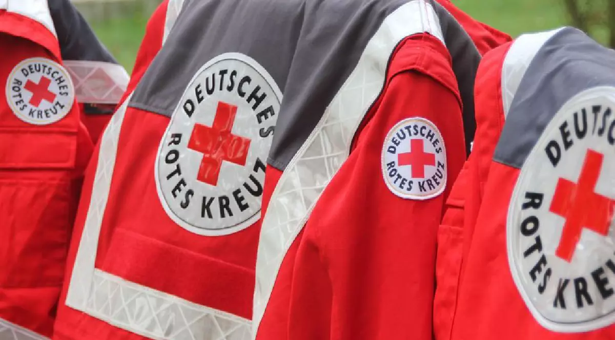 Un parașutist a căzut de la înălțime pe un șantier și s-a înfipt în tijă de fier, în Germania. Medicii l-au stabilizat