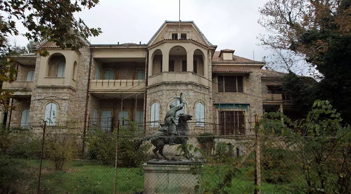 O fotografie de arhivă care prezintă o vedere generală a vechii proprietăți a familiei regale din Tatoi, în afara Atenei, realizată pe 14 noiembrie 2005.