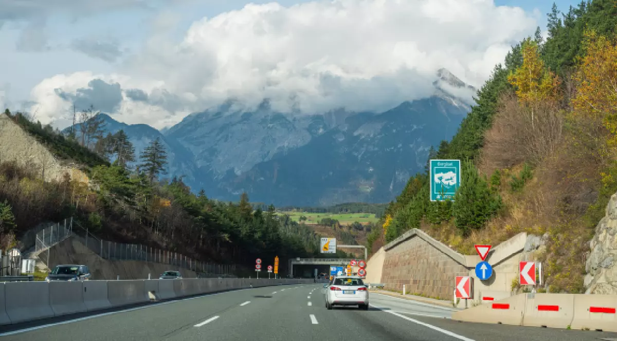 Autostradă între Austria și Italia.