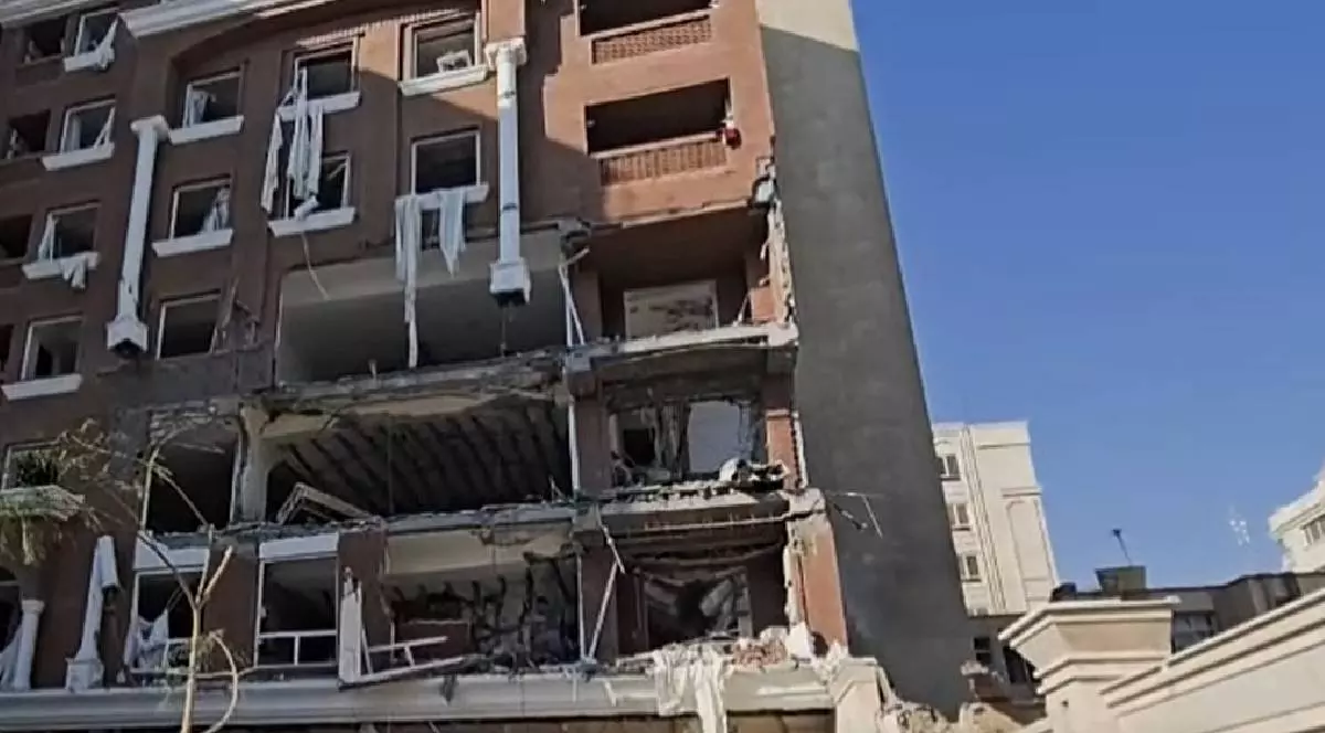 O clădire rezidențială complet distrusă de o explozie din cauza unor scurgeri de gaze