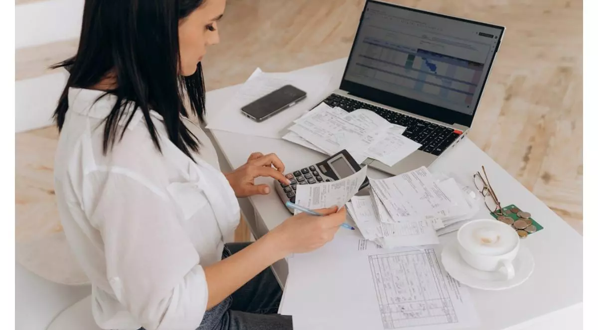 Început de an cu multe cheltuieli? Cum gestionezi abonamente, taxe și cadouri