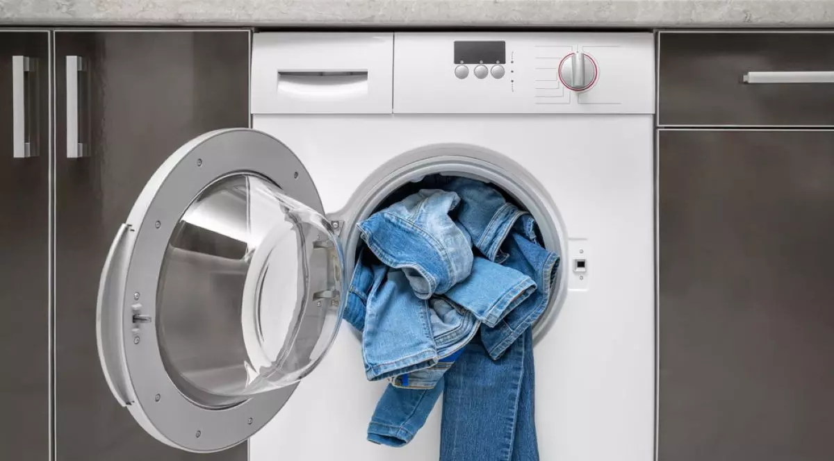 La ce temperatură se spală blugii