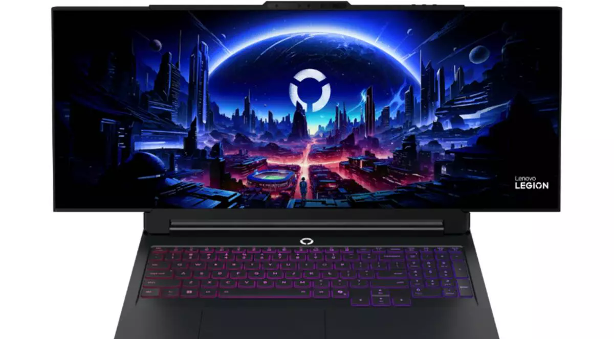 Laptop de gaming Lenovo Legion Rollable, deschis, cu un peisaj de gaming afișat pe ecran.
