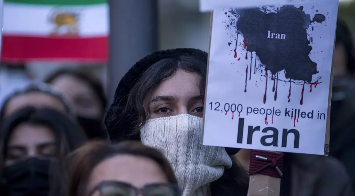 Madrid - miting de sprijin pentru protestele din Iran. Mitinguri similare au loc în mai multe orașe din Europa și SUA Foto: Profimedia