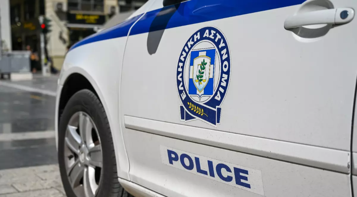 O mașină de poliție din Grecia parcată.