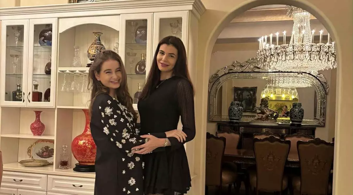 Imagini nevăzute până acum cu Monica Gabor, care a împlinit 38 de ani. Irina Columbeanu, fiica ei, le-a făcut publice