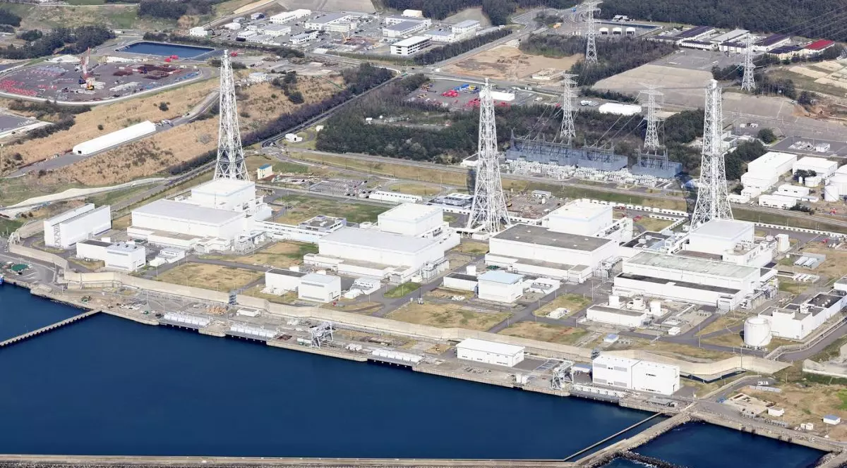 Fotografie aeriană cu Centrala Nucleară Kashiwazaki-Kariwa din orașul Kashiwazaki, prefectura Niigata, Japonia, pe 17 aprilie 2025.