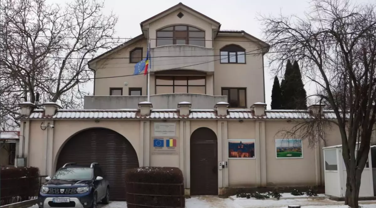 O clădire cu două etaje, de la Bălți, Republica Moldova, pe care MAE român a cumpărat-o în 2010 pentru a o face consulat