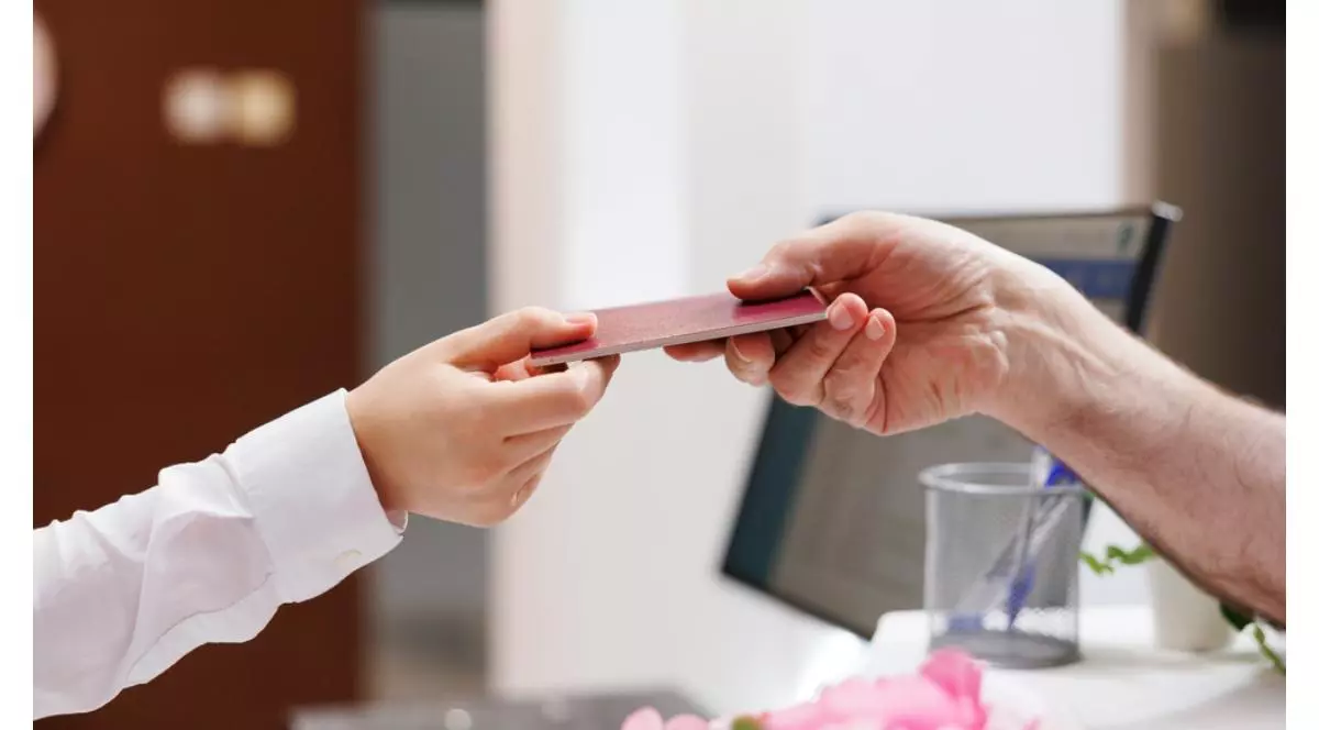 Cum alegi un scanner de documente ID potrivit pentru fluxurile de verificare din instituții și companii