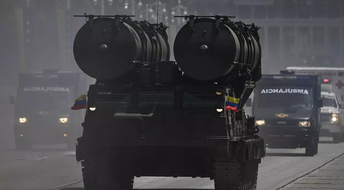 Sistem rusesc S-300 prezentat la o paradă militară la Caracas Foto: Profimedia