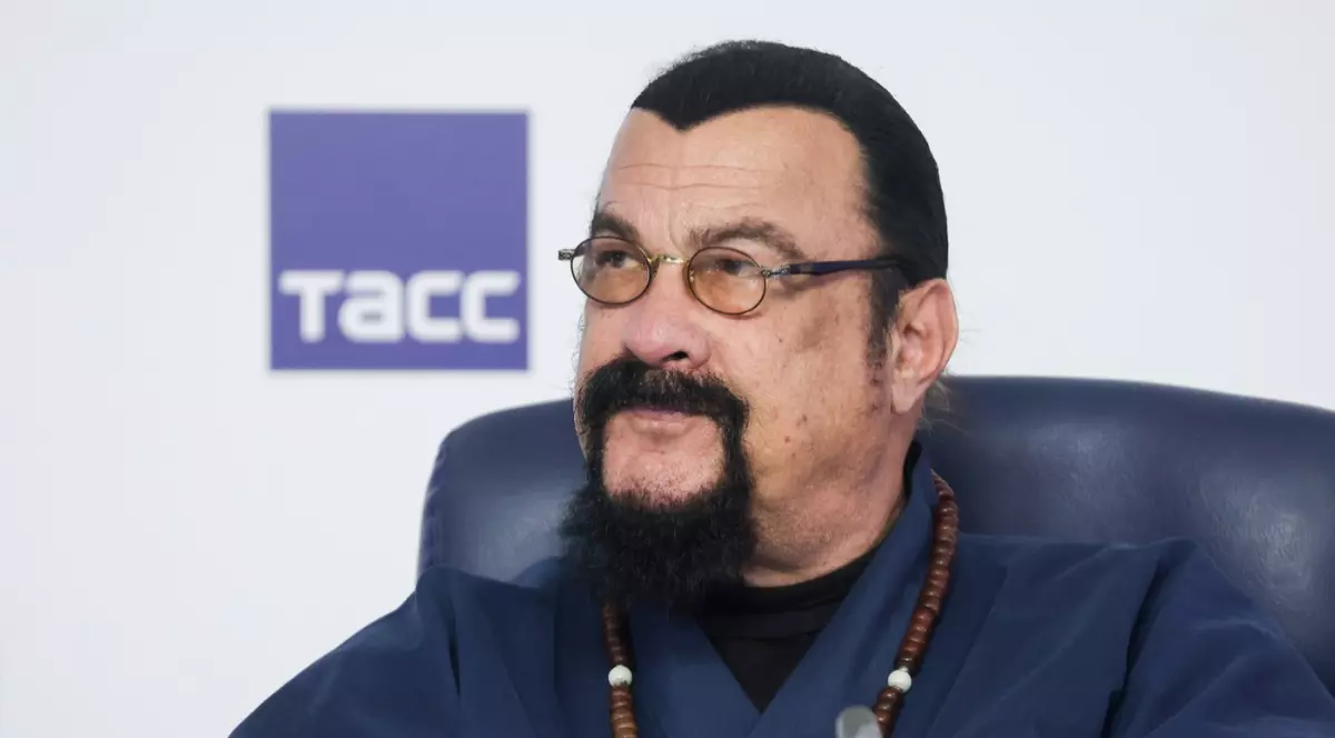 Steven Seagal își vinde vila de lux de lângă Moscova. Cum arată conacul, care în 2016 avea o valoare de 1,3 milioane de dolari