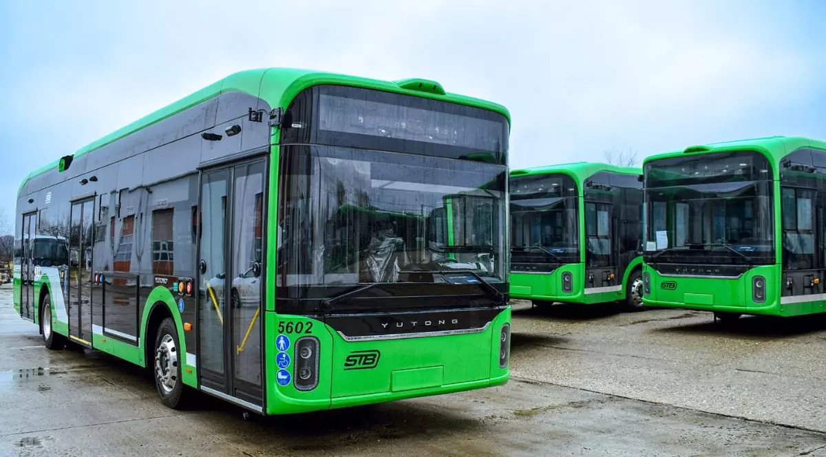 3 troleibuze STB verzi