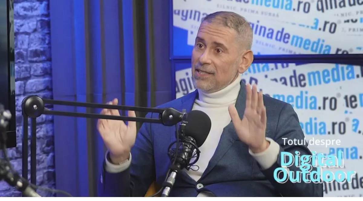 PREMIERĂ. Clienţii îşi pot face reclamă în acelaşi timp pe site-uri şi pe ecranele video stradale din România. Cum s-a legat Phoenix direct la un server digital (Totul despre Digital Outdoor)