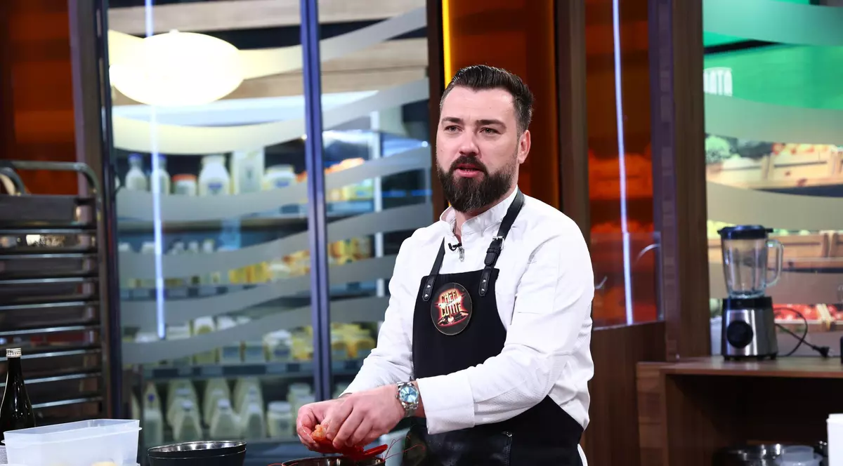 Cine este Alex Dodoaia de la „Chefi la cuțite”, sezonul 17. „Aveam de pregătit zilnic câte 16 feluri de mâncare”