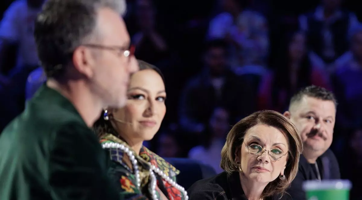 Andi Moisescu, Andra Măruță, Carmen Tănase și Mihai Bobonete, la masa juriului de la „Românii au talent”, emisiune difuzată de PRO TV