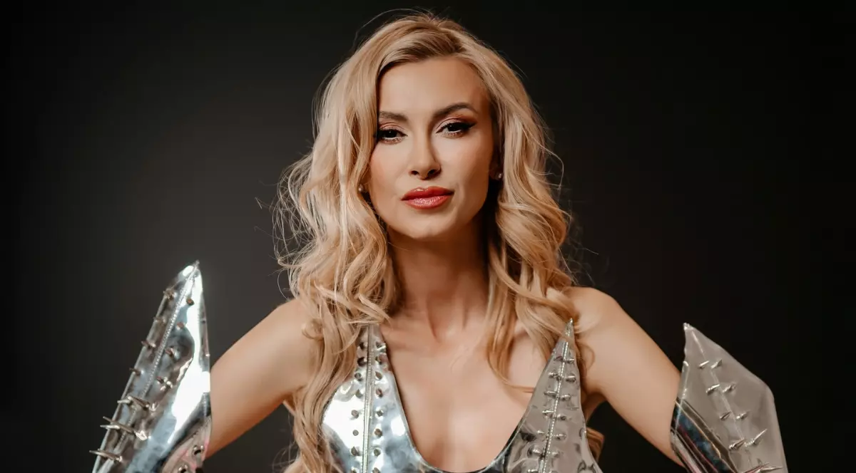 Andreea Bălan, criticată din nou pentru alegerile vestimentare: „S-a dus într-o zonă din asta foarte feminină și nu poate să o susțină”