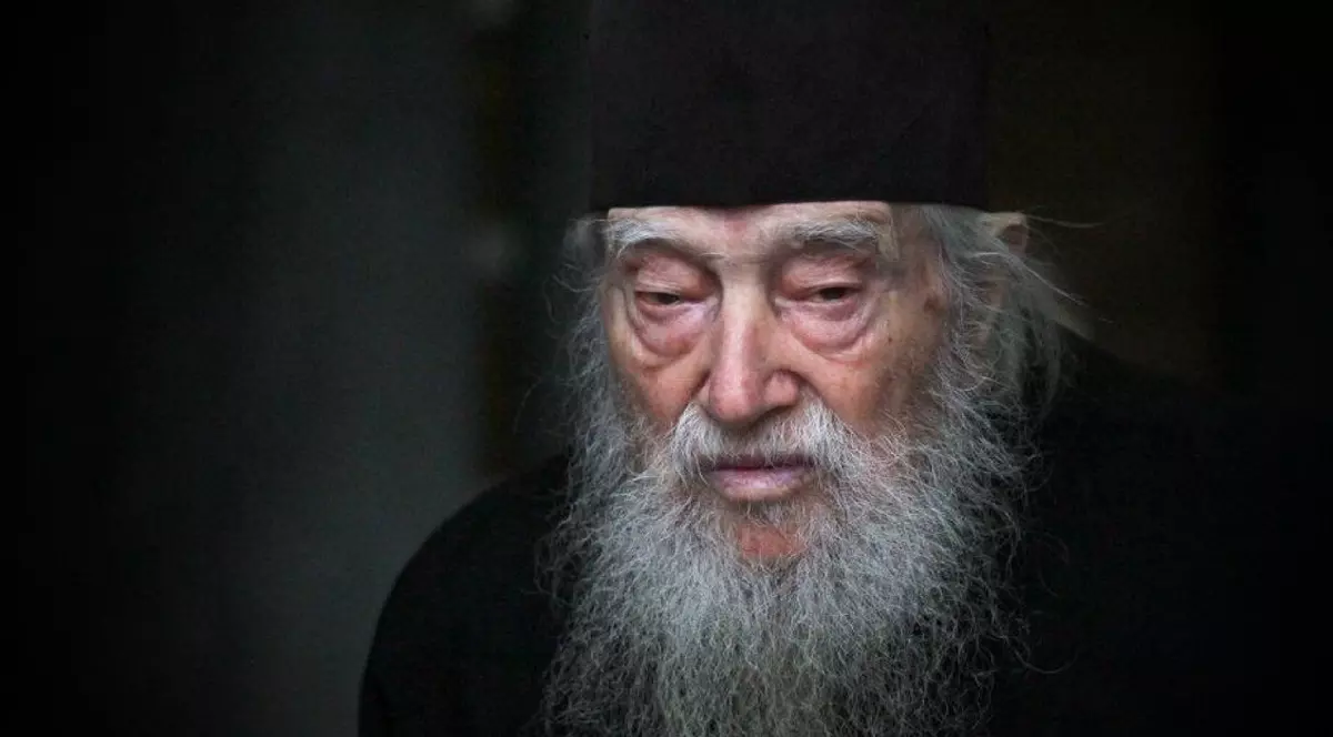 Arhimandritul Climent Haralamb a murit la vârsta de 102 ani