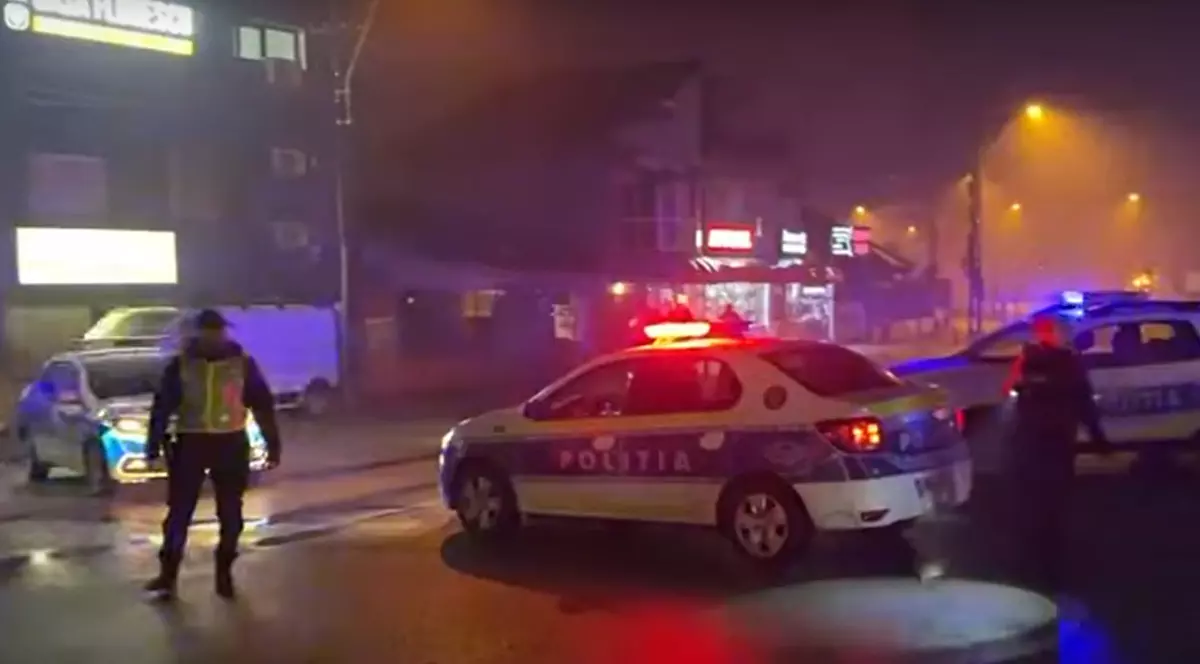 Polițiștii din Craiova au izolat zona în care a vut loc avarie, circulația a fost deviată.