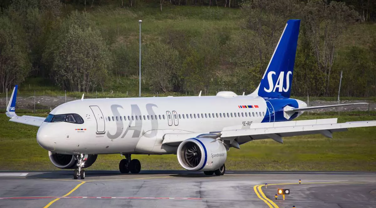 Avion Scandinavian Airlines pe pista