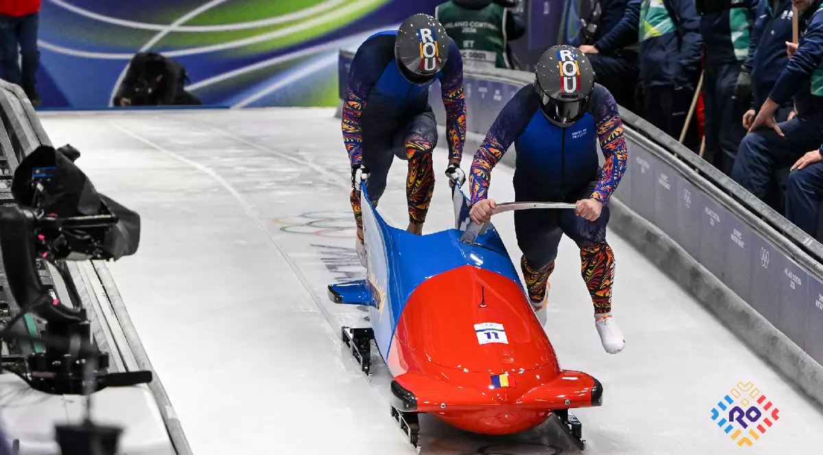 Pilotul Mihai Tentea și împingătorul George Iordache, la antrenamente, cu bobul de 2.