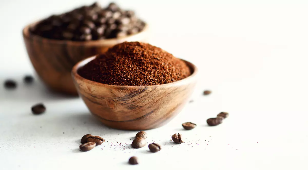 Cafeaua boabe vs. cafeaua măcinată: ce recomandă experții Tchibo