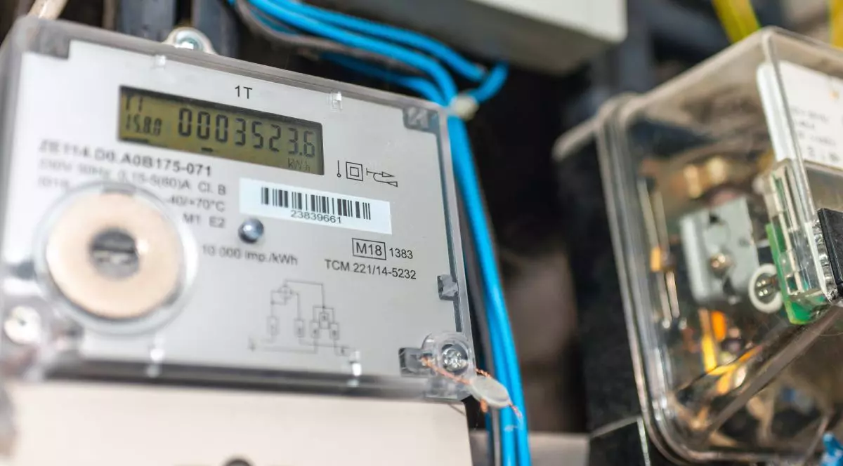 Contor de energie electrică, digital, care arată un index pe un display