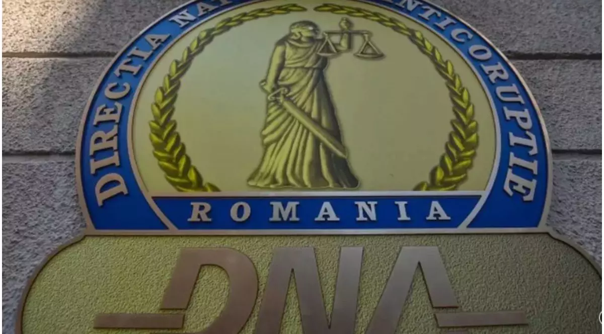 Sigla DNA (Direcția Generală Anticorupție, pe un perete.