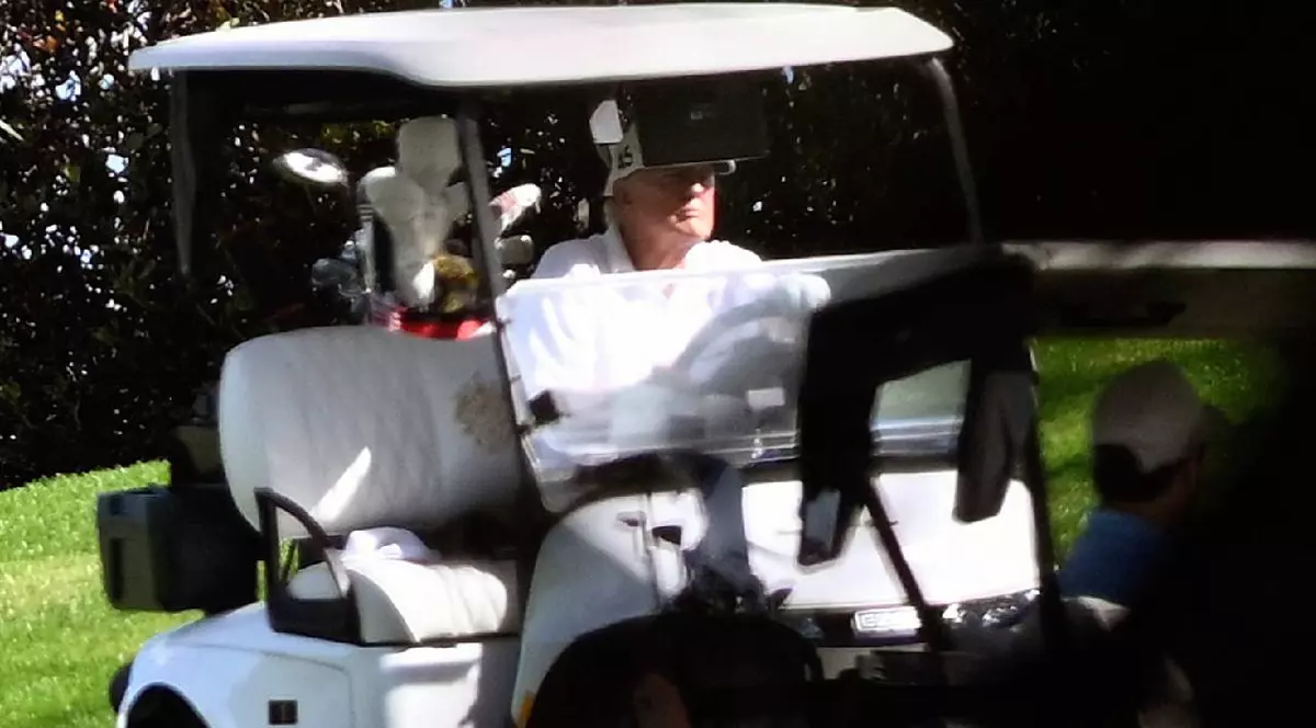 Donald Trump se întoarce pe terenul de golf