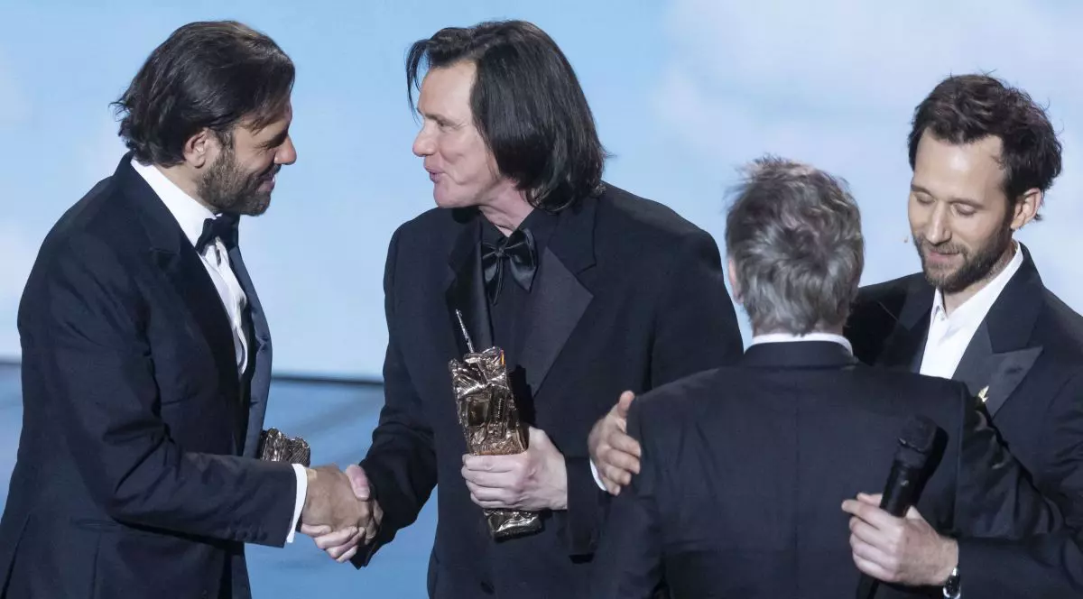 Laurent Lafitte (Meilleur acteur dans La Femme la plus riche du monde), Franck Dubosc (Meilleur scénario original pour Un ours dans le Jura), Jim Carrey (César d’honneur) et Benjamin Lavernhe lors de la 51ème cérémonie des César à l'Olympia à Paris, France, le 26 février 2025 © Borde-Jacovides/Bestimage 51st César ceremony at the Olympia in Paris, France, on 26 February 2026.