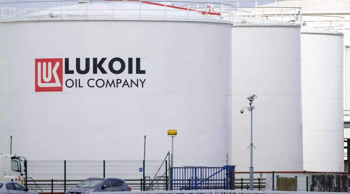 Lukoil dă România în judecată și se retrage din proiectul offshore Trident din Marea Neagră