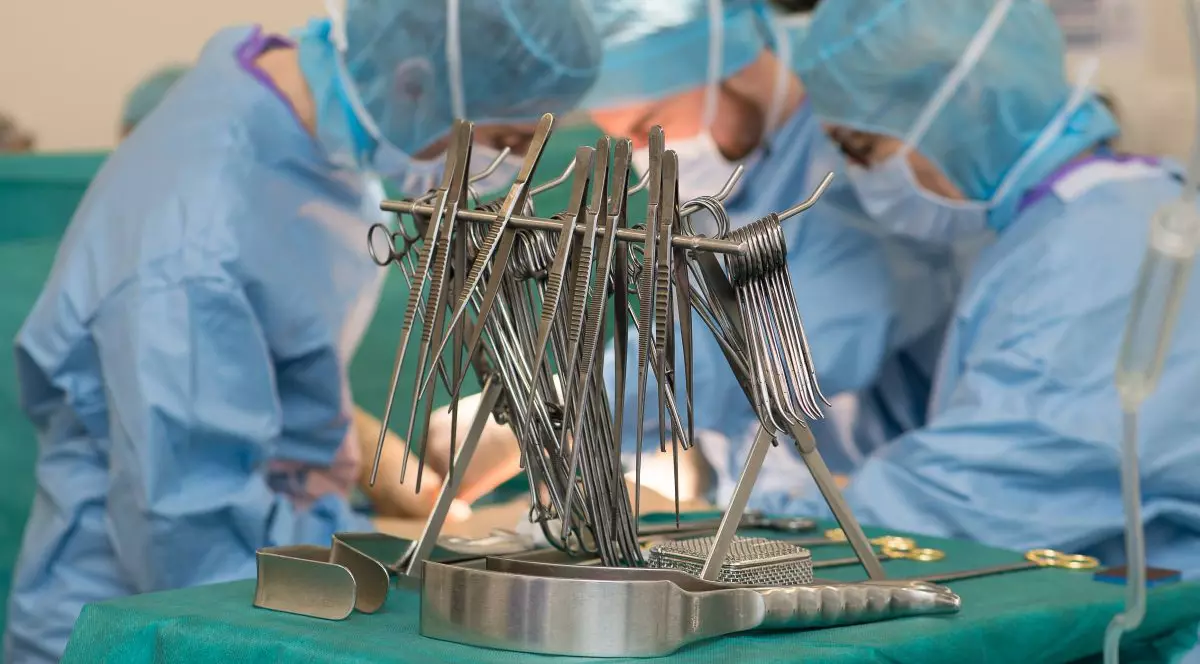 Cadrele medicale realizează un transplant de rinichi la Spitalul din Nisa, Franța, aprilie 2018