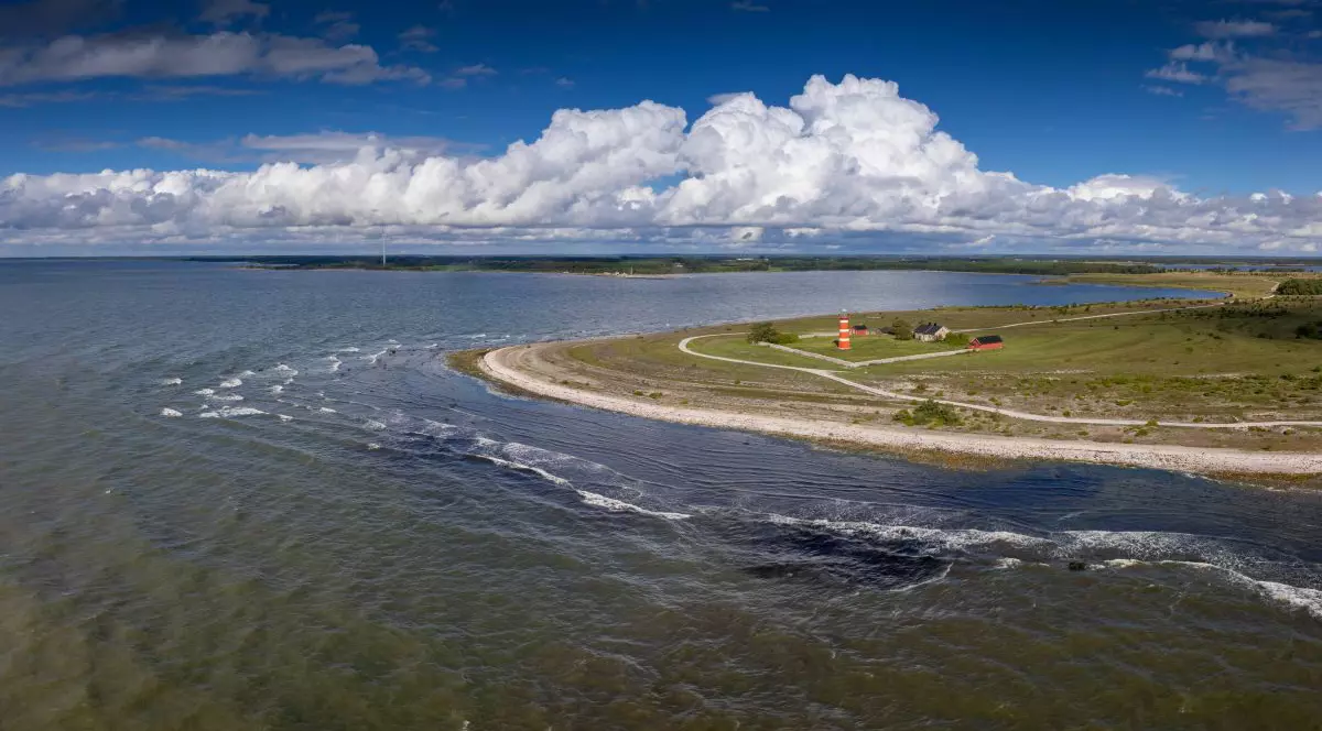 Imaginecu farul istoric Nar din partea de sud-est a insulei Gotland din Suedia,12 septembrie 2025