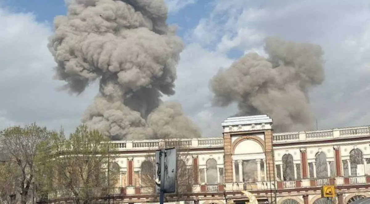 Fum deasupra unor cladiri din Teheran dupa un atac al SUA si Israel asupra Iranului, 28 februarie 2026