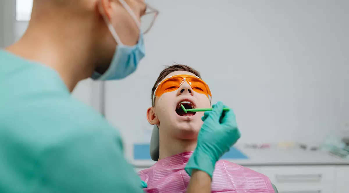 Reconstrucția danturii: când alegi soluții fixe și când alegi estetică dentară — Dr. Durbac