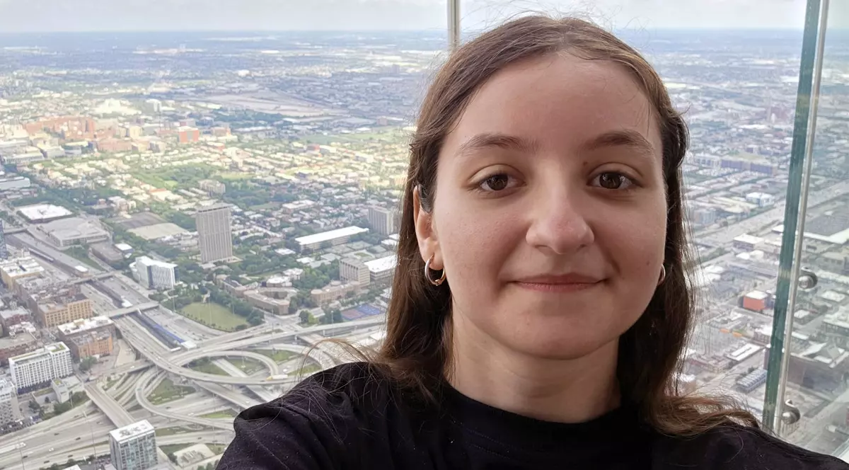 Mădălina Pavel este o elevă în clasa a IX care își dedică foarte multe ore studiului matematicii.