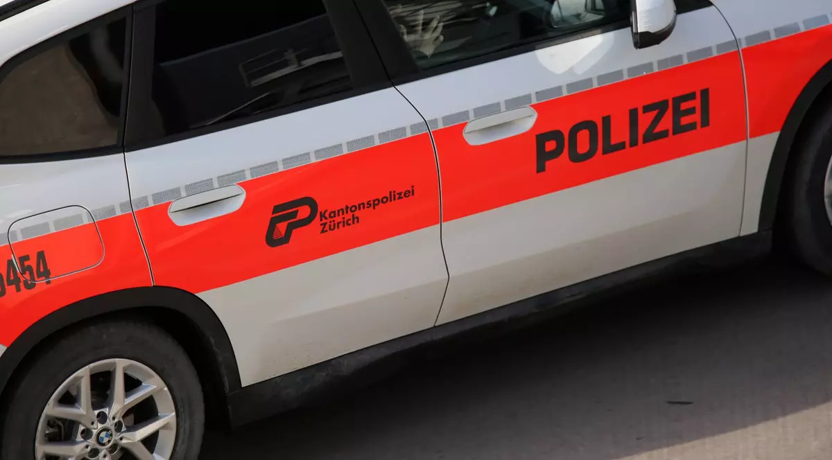 Copii de 14 și 15 ani, prinși în timp ce goneau cu 250 km/h într-un bolid de 500 cai putere pe autostradă, în Elveția